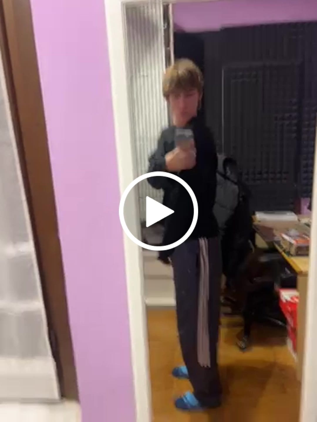 Customer video review of Longsleeve Cropped Blanks 220GSM Black
