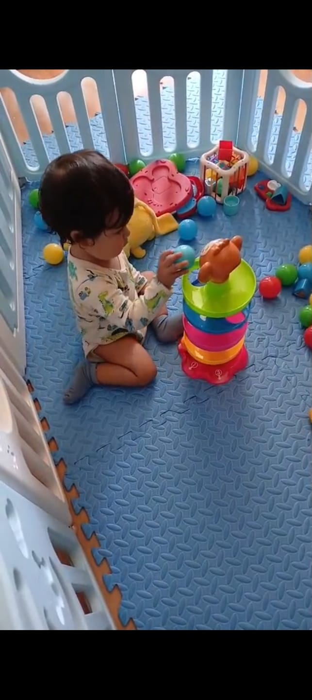 Customer photo review of Juguete Monito Pelotas Deslizantes