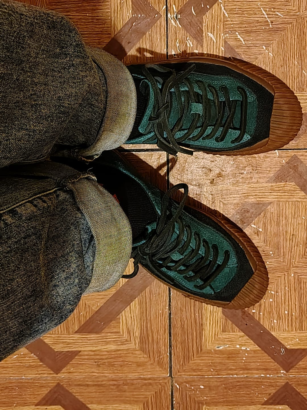 Customer photo review of Grounder Low-Top Deep Green/Gum