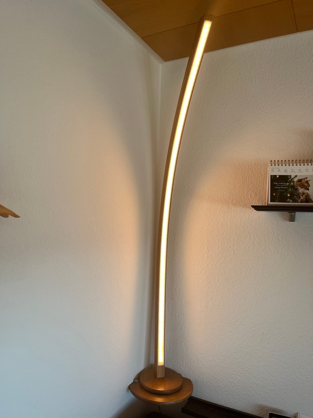 Customer photo review of Designer Stehlampe aus Massivholz, LED-Leuchte geschwungen - Solara