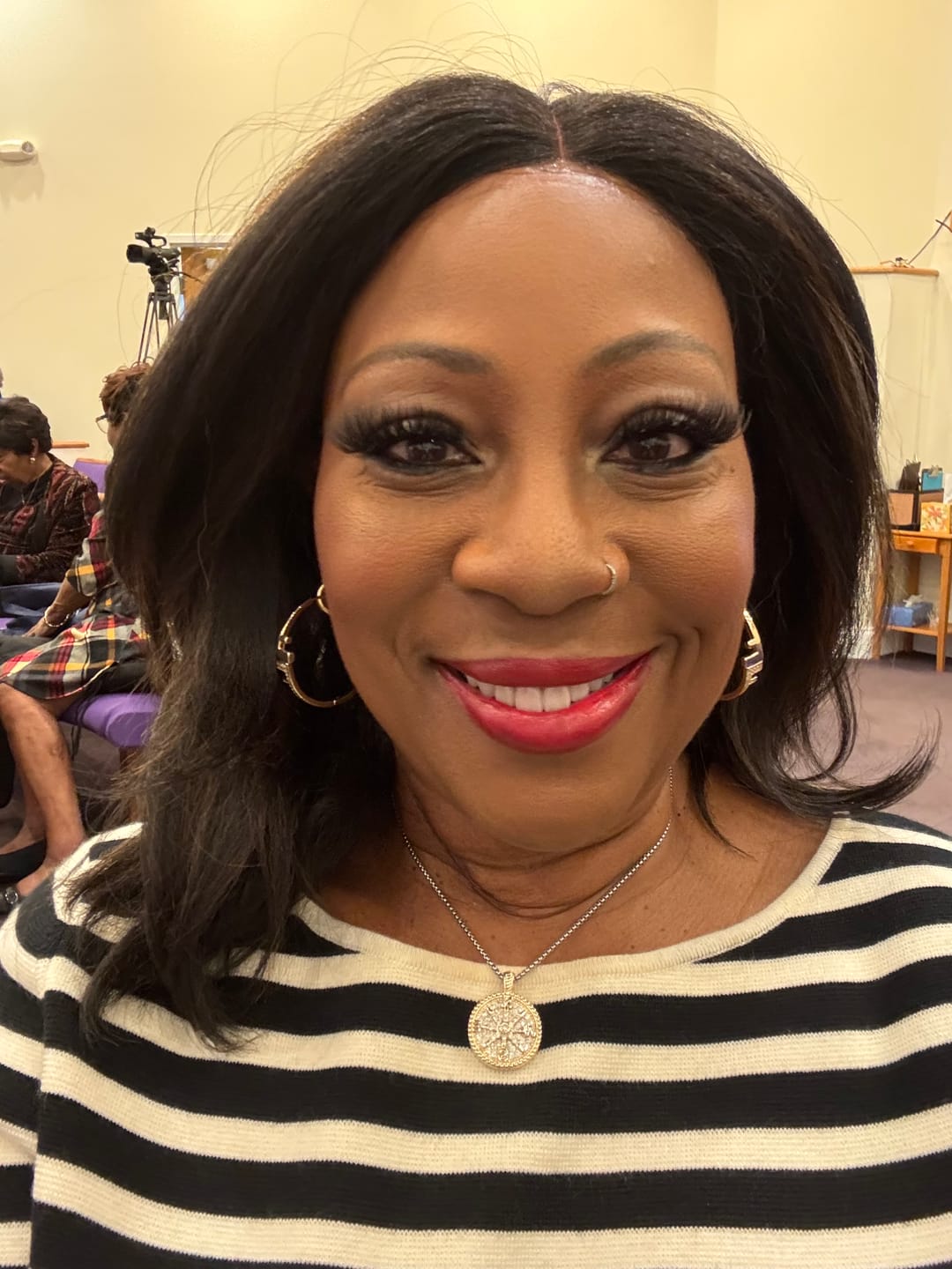 Customer photo review of Sensationnel Dashly Salt & Pepper HD 4" Deep Parting Lace Front Wig - SP LACE UNIT 3