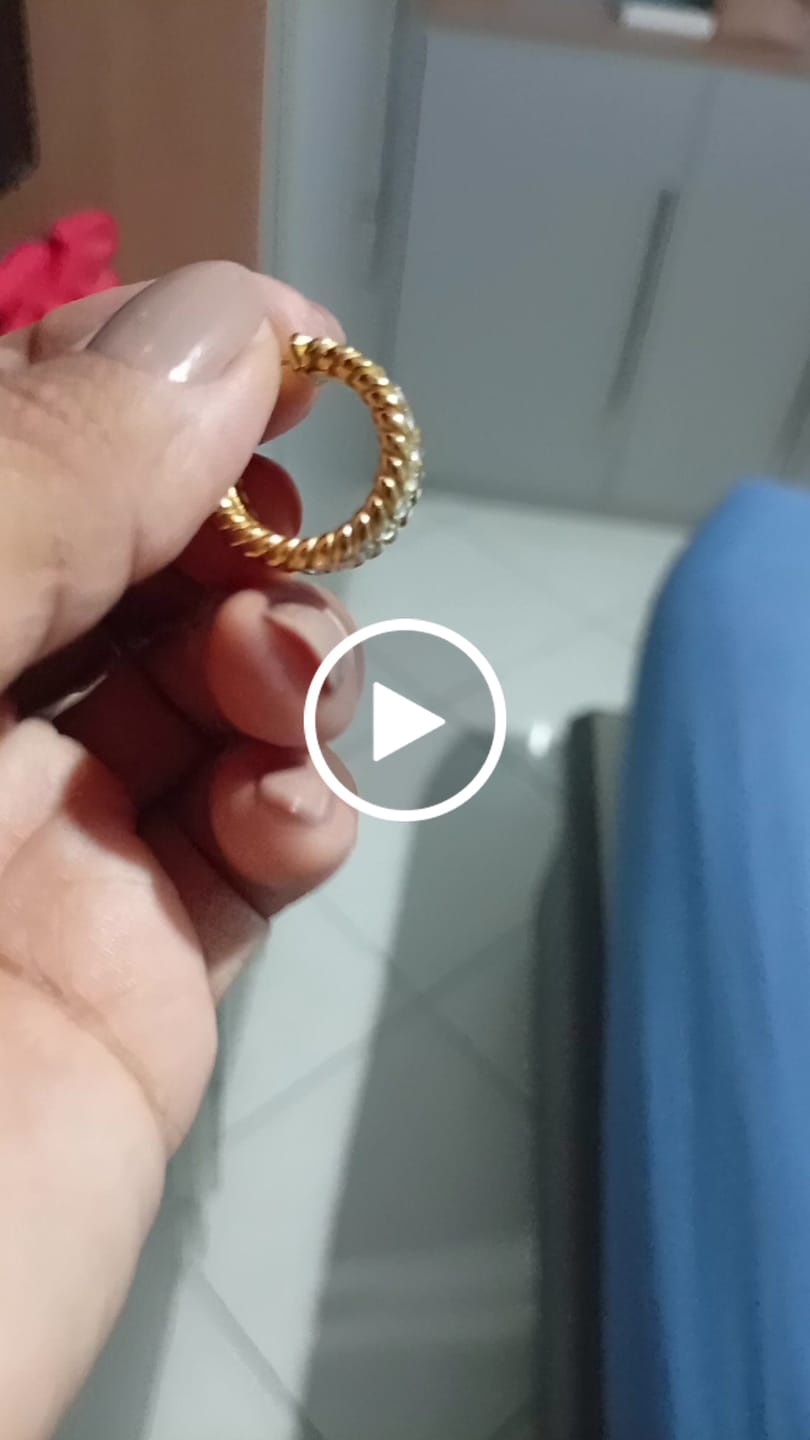 Customer video review of Brinco de Argola Date Banhado em Ouro 18k