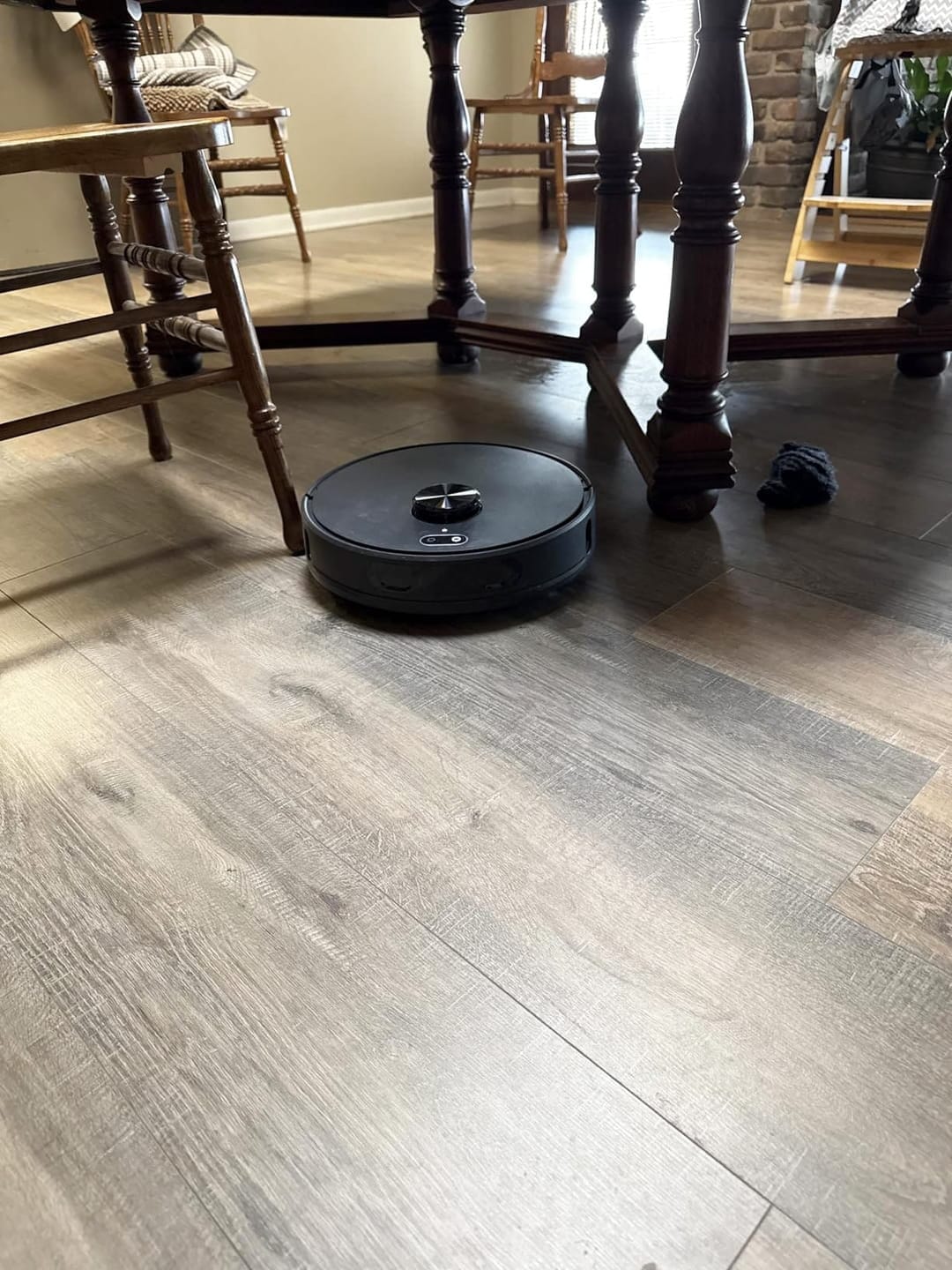 Customer photo review of Robot Vacuum V8 Pro – Fully Automatic Cleaning with Mopping Function, Intelligent Navigation & App Control