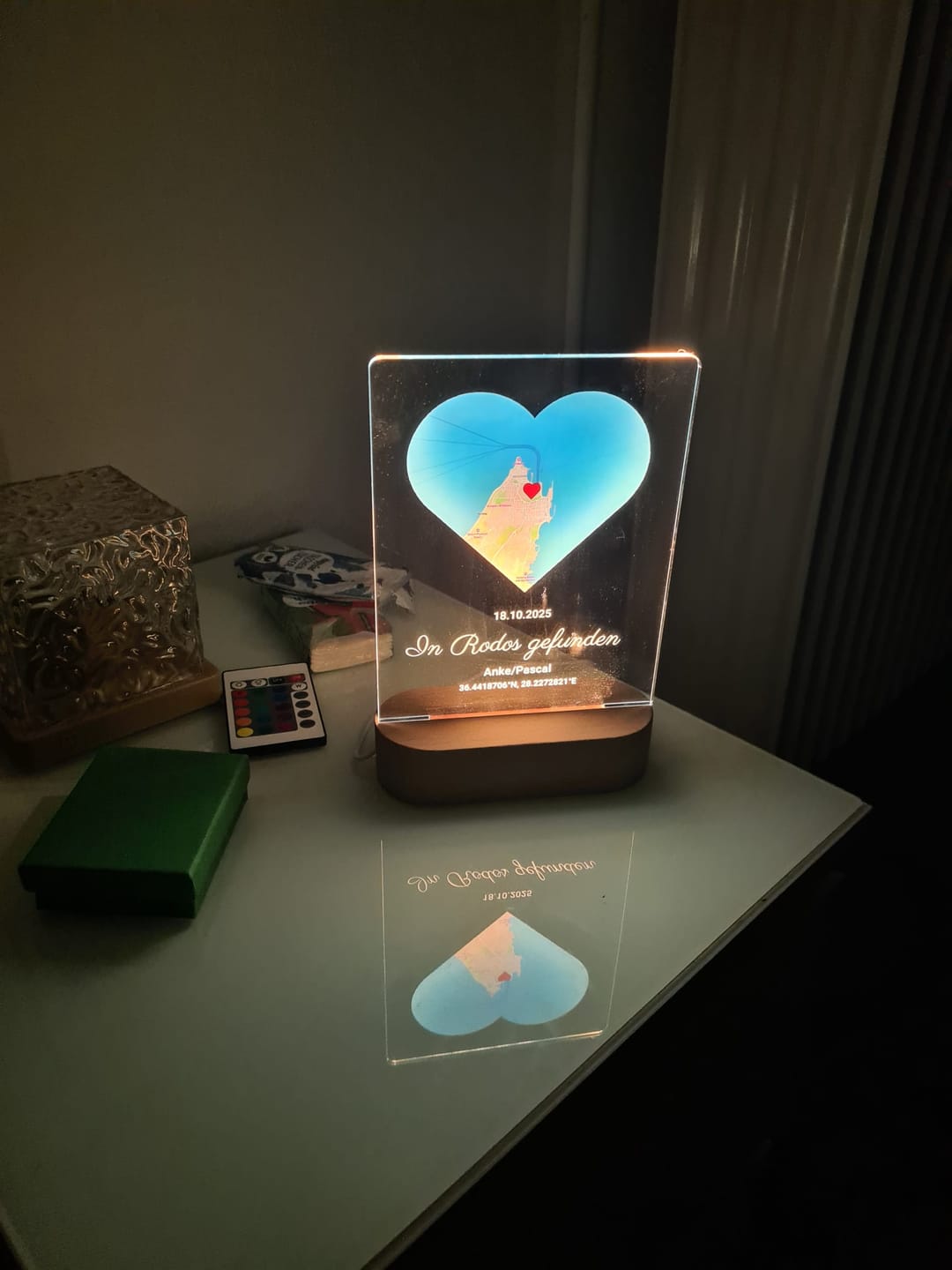 Customer photo review of Wo alles begann - Personalisiertes Nachtlicht mit LED-Holzfuß (14x20)