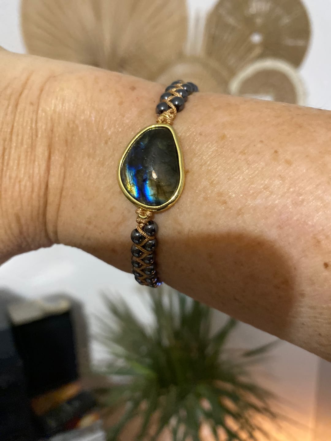Customer photo review of Bracelet "Oeil Céleste" en Labradorite & Hématite