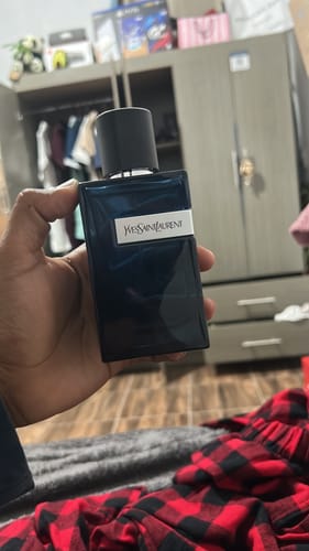 Reseña con foto de un cliente sobre Perfume YVES SAINT LAURENT Y EDP