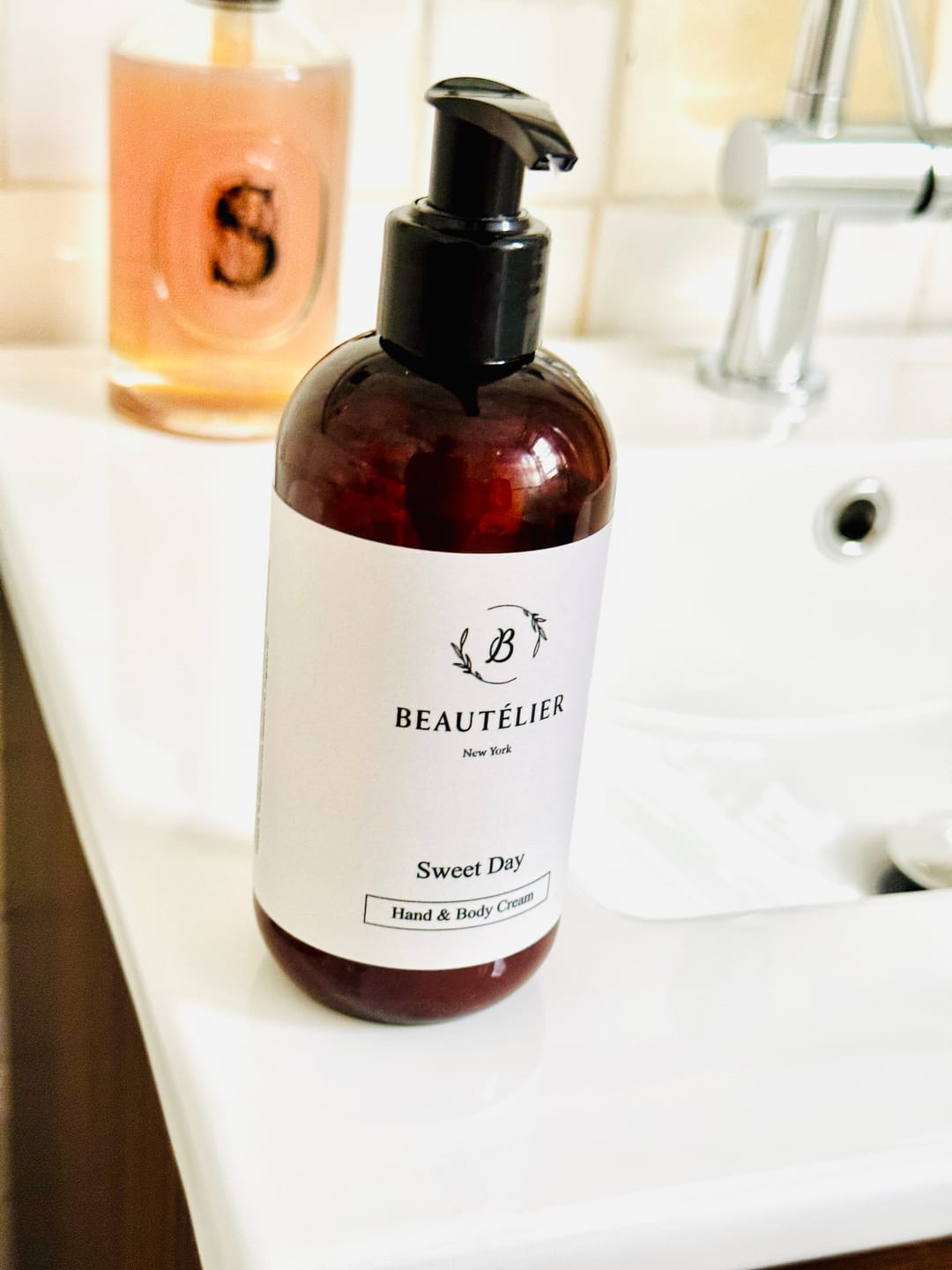 Customer photo review of Hand & Body Cream Sweet Day_8 fl. oz