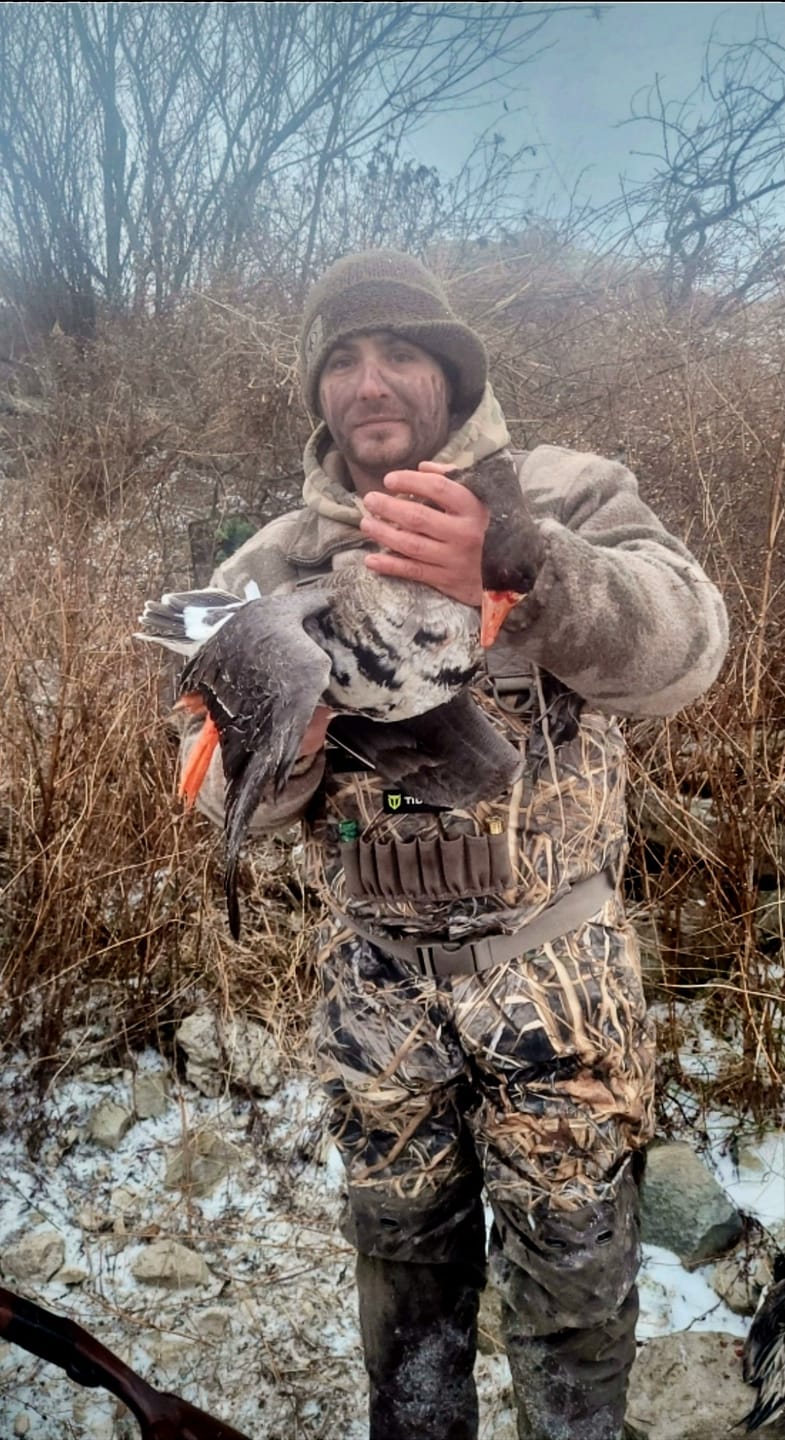 Customer photo review of AquaWade  Men’s Insulated Waders | Lightweight Waterproof Camo  Durable Nylon Hunting Bibs | Bootfoot Breathable Chest Waders with Boots for Duck Hunting