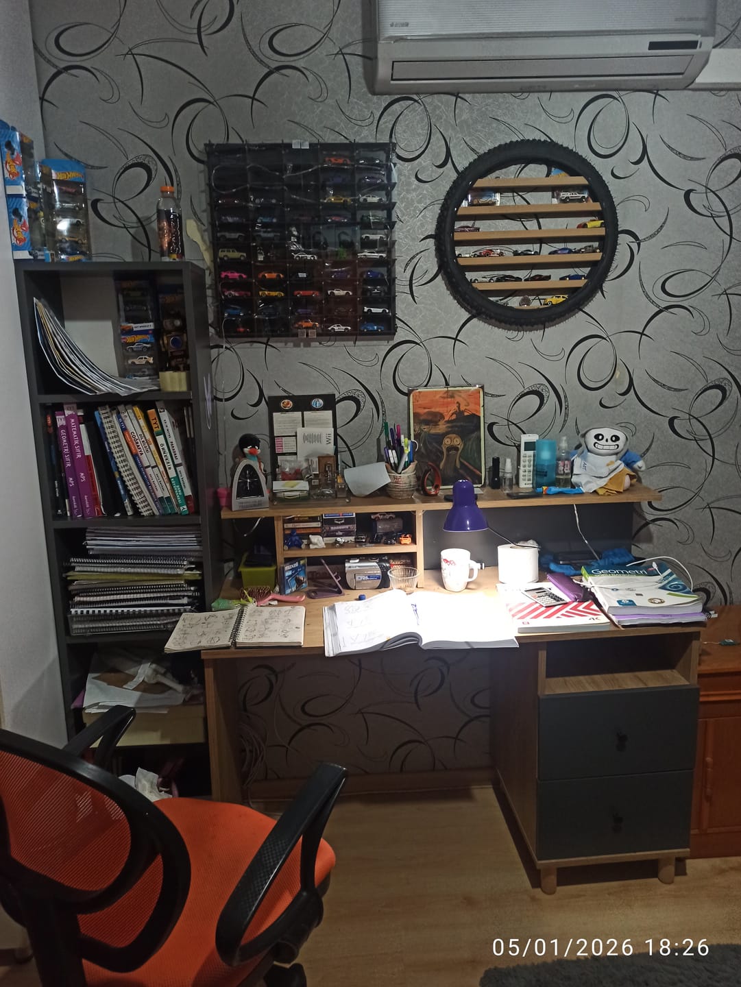 Customer photo review of Rani HA115 Çekmeceli Kitaplıklı Çalışma Ofis Bilgisayar Masası Sepet Ceviz - Antrasit