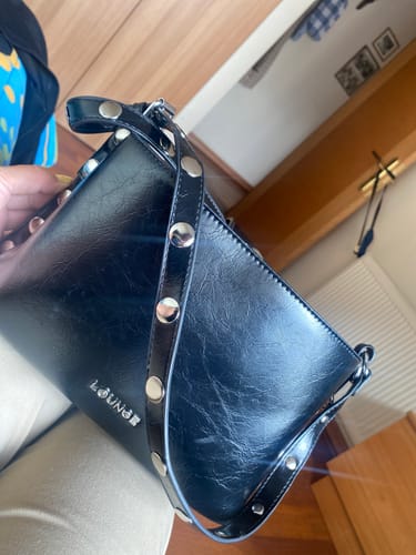 Customer photo review of Cartera Bandolera Tachas Éclat