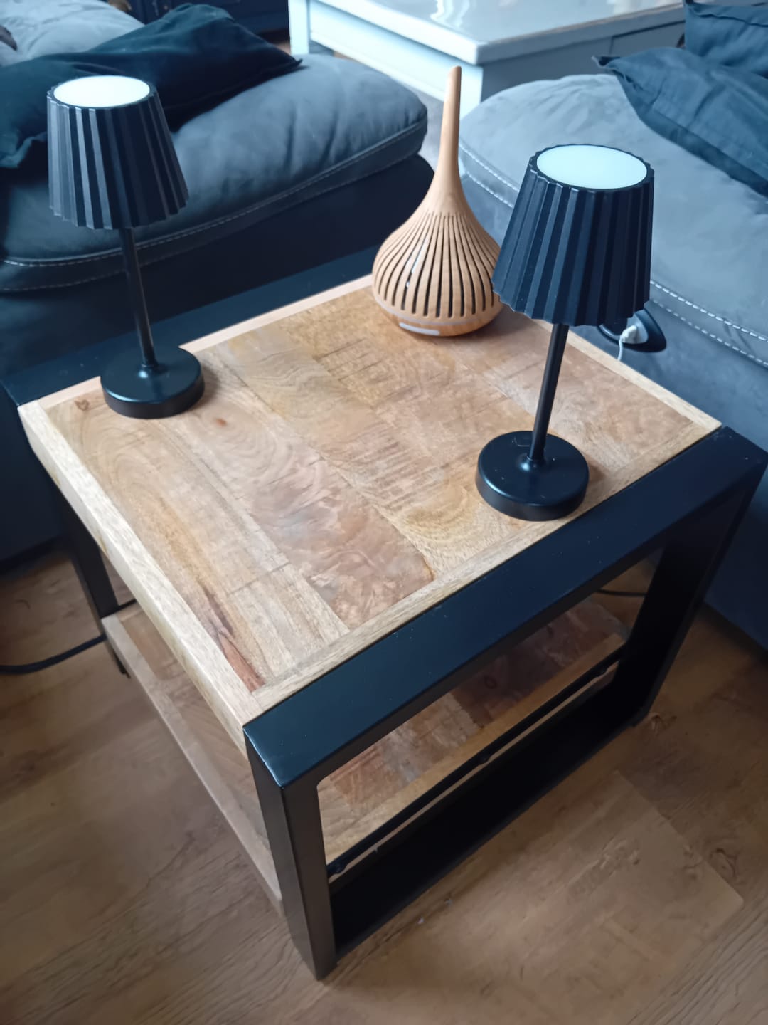 Customer photo review of Salontafel Bijzettafel Industrieel Design | Mangohout en Staal | 50x50x45