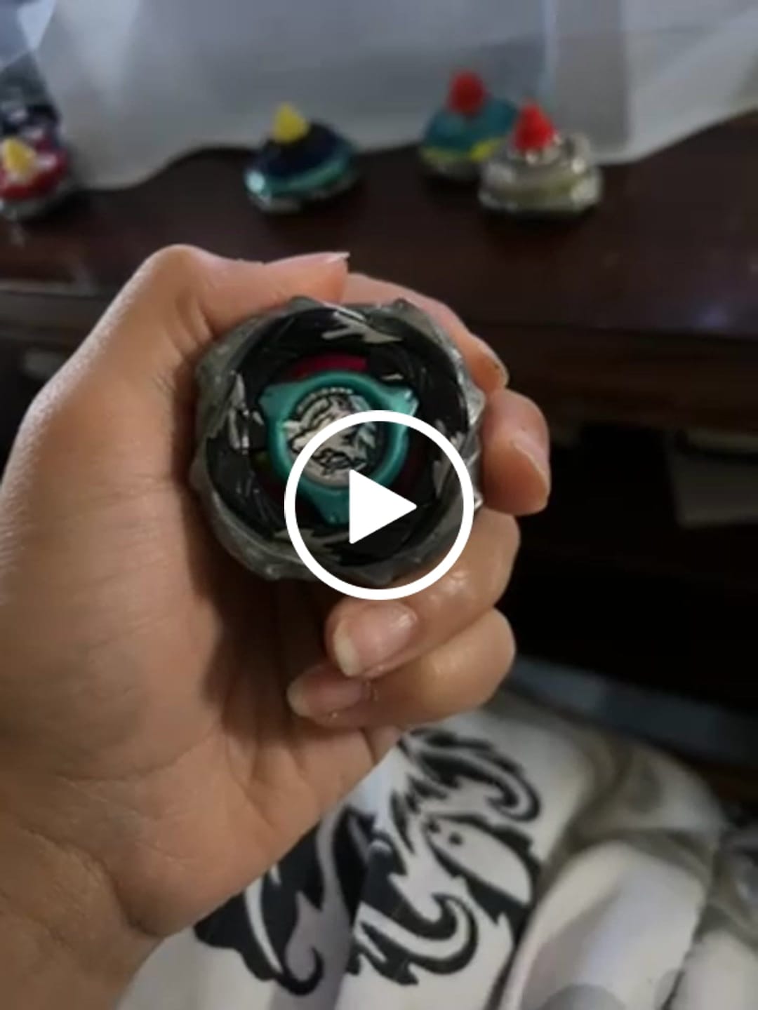 Customer video review of Takara Tomy Beyblade X CX-10 Wolf Hunt F0-60DB