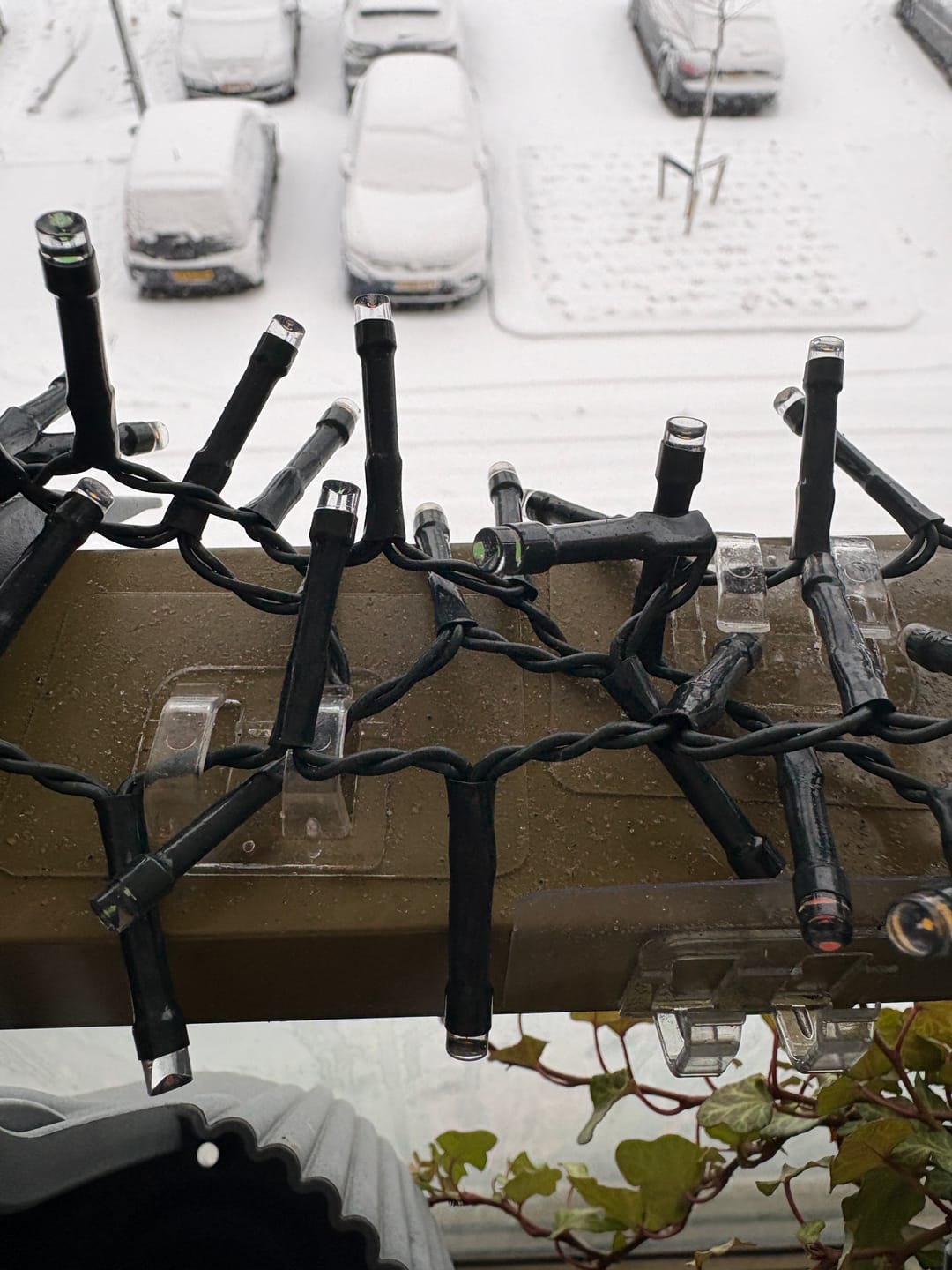 Customer photo review of StickClips Pro - Zelfklevende Plak Clips