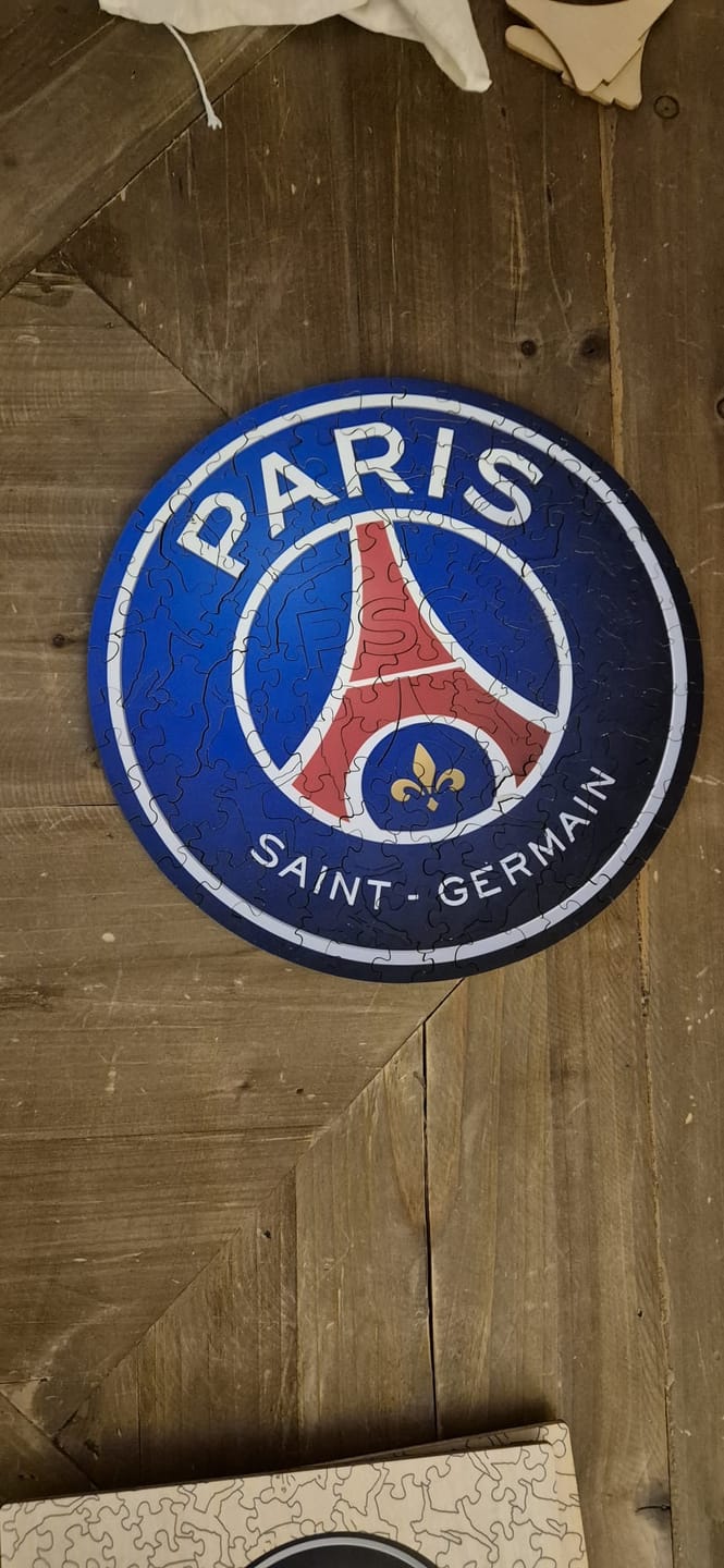 Customer photo review of Logo Paris Saint-Germain® - Puzzle en Bois