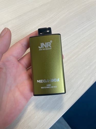 Customer photo review of JNR - Mega Box 25K bouffées - 2% de Nicotine - Puff Jetable / Vape Disposable