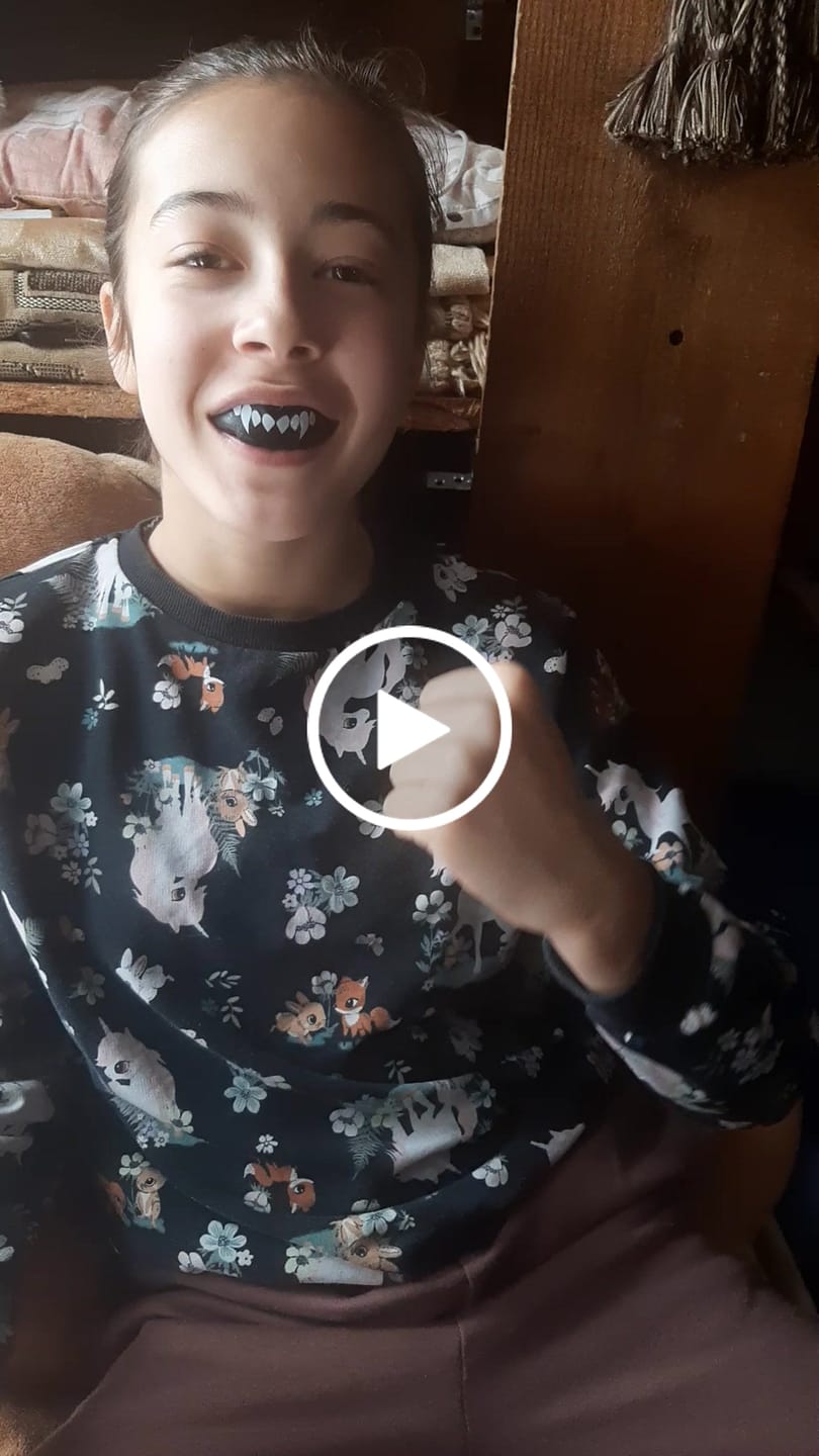 Customer video review of Proteza Dentara Knockout GEL Vampire