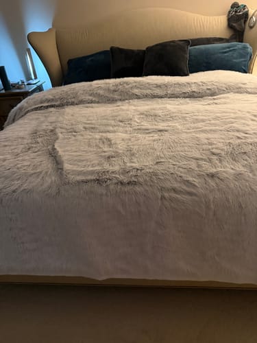 Customer photo review of WÛLF Blanket, By SĀNTI
