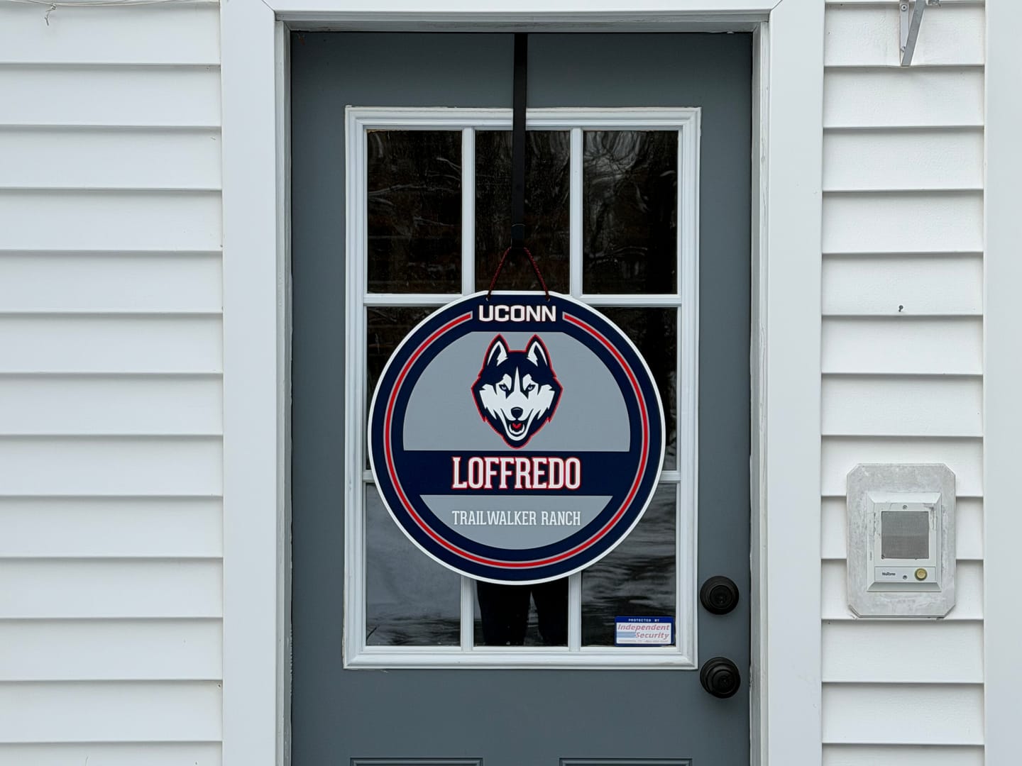 Customer photo review of Connecticut UCONN Huskies Personalized Monogram Metal Art