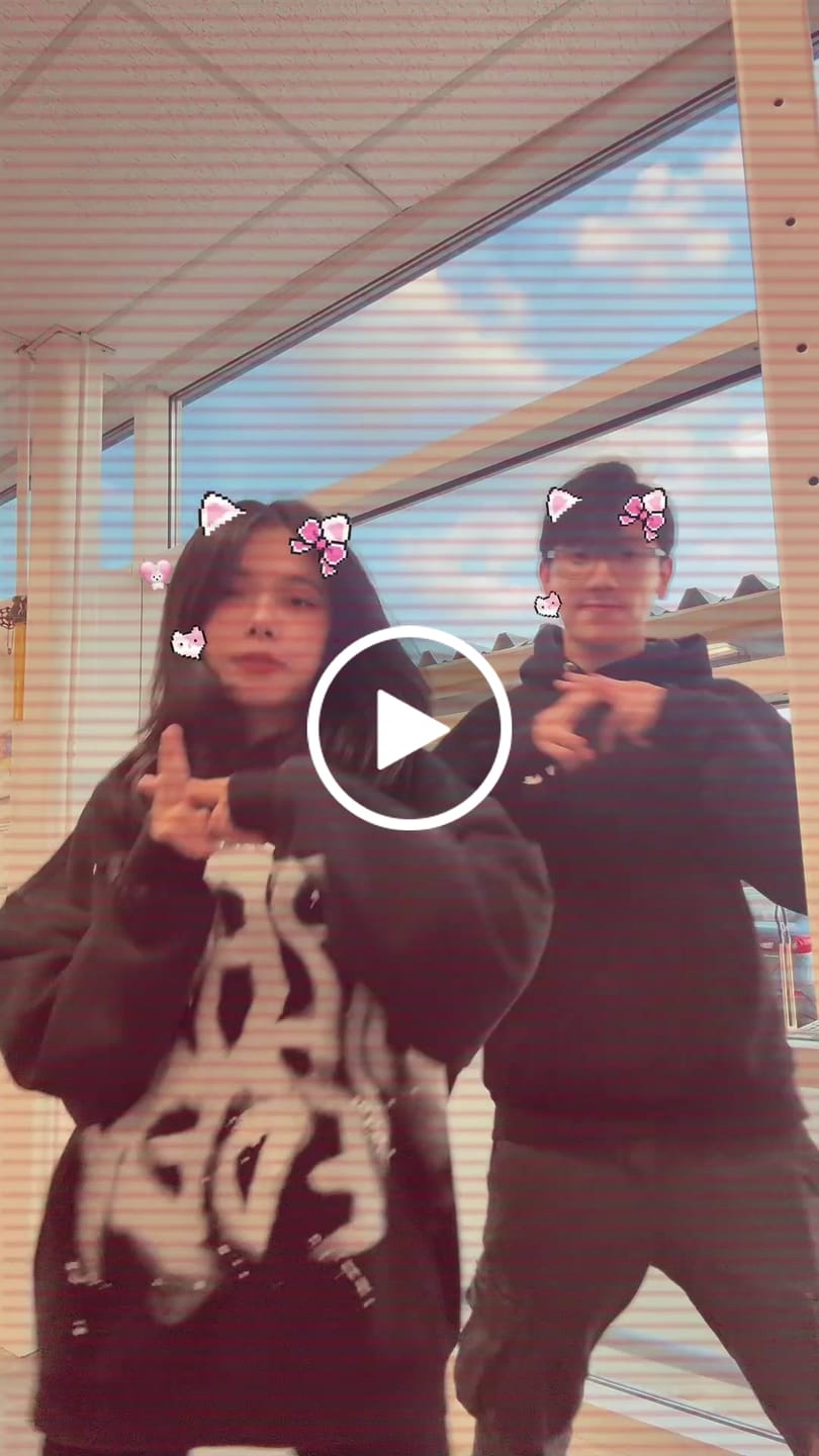 Customer video review of Aelfric Eden Abstract Graphic Hoodie
