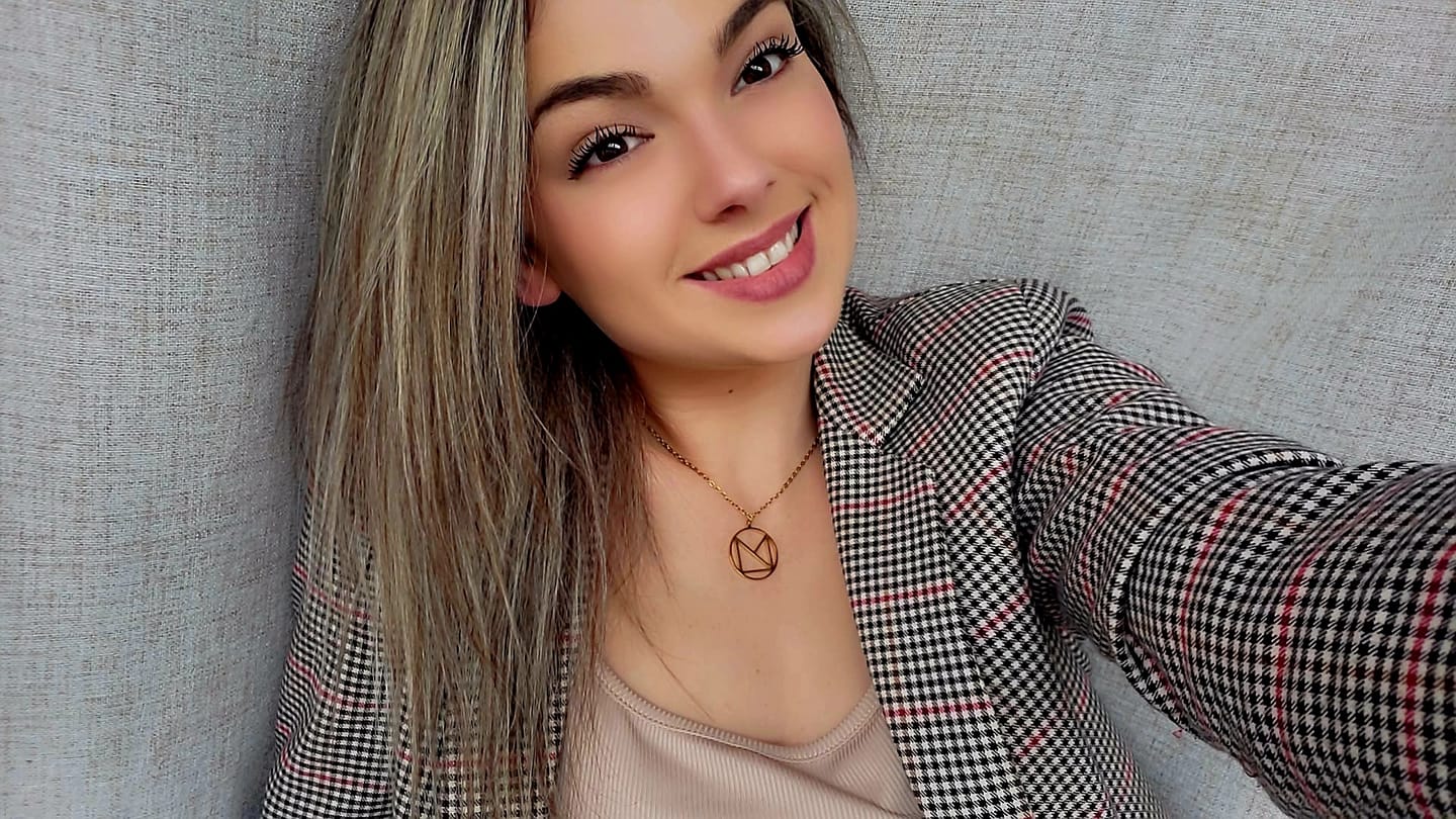 Customer photo review of Collier Médaillon Monogramme Personnalisé