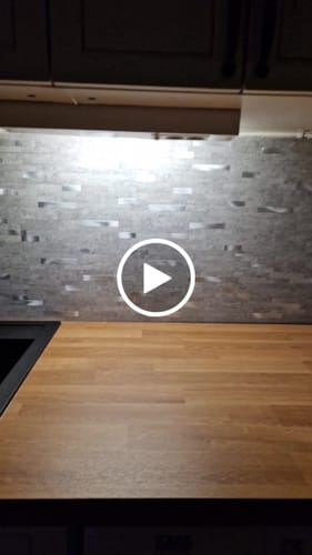 Kundeanmeldelse med video av 10-pk Stein lys grå selvklebende veggfliser
