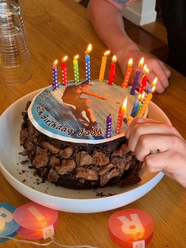 Customer photo review of 20 cm Pre-cut Circle Custom Edible Icing Image