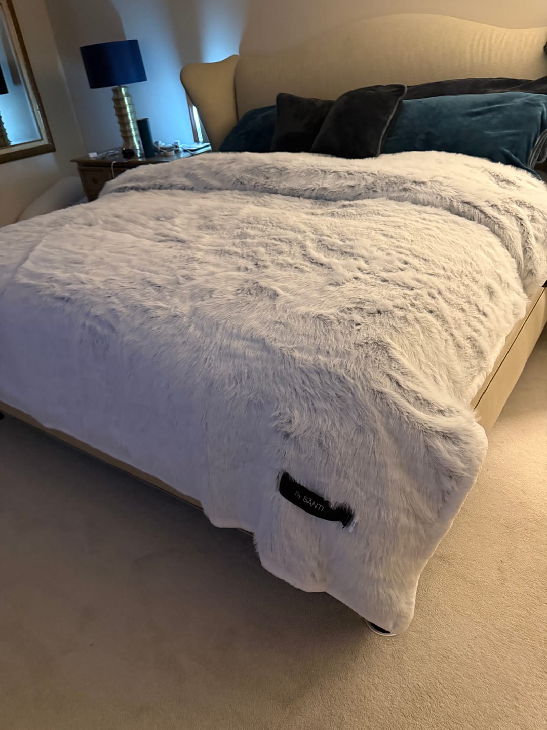 Customer photo review of WÛLF Blanket, By SĀNTI