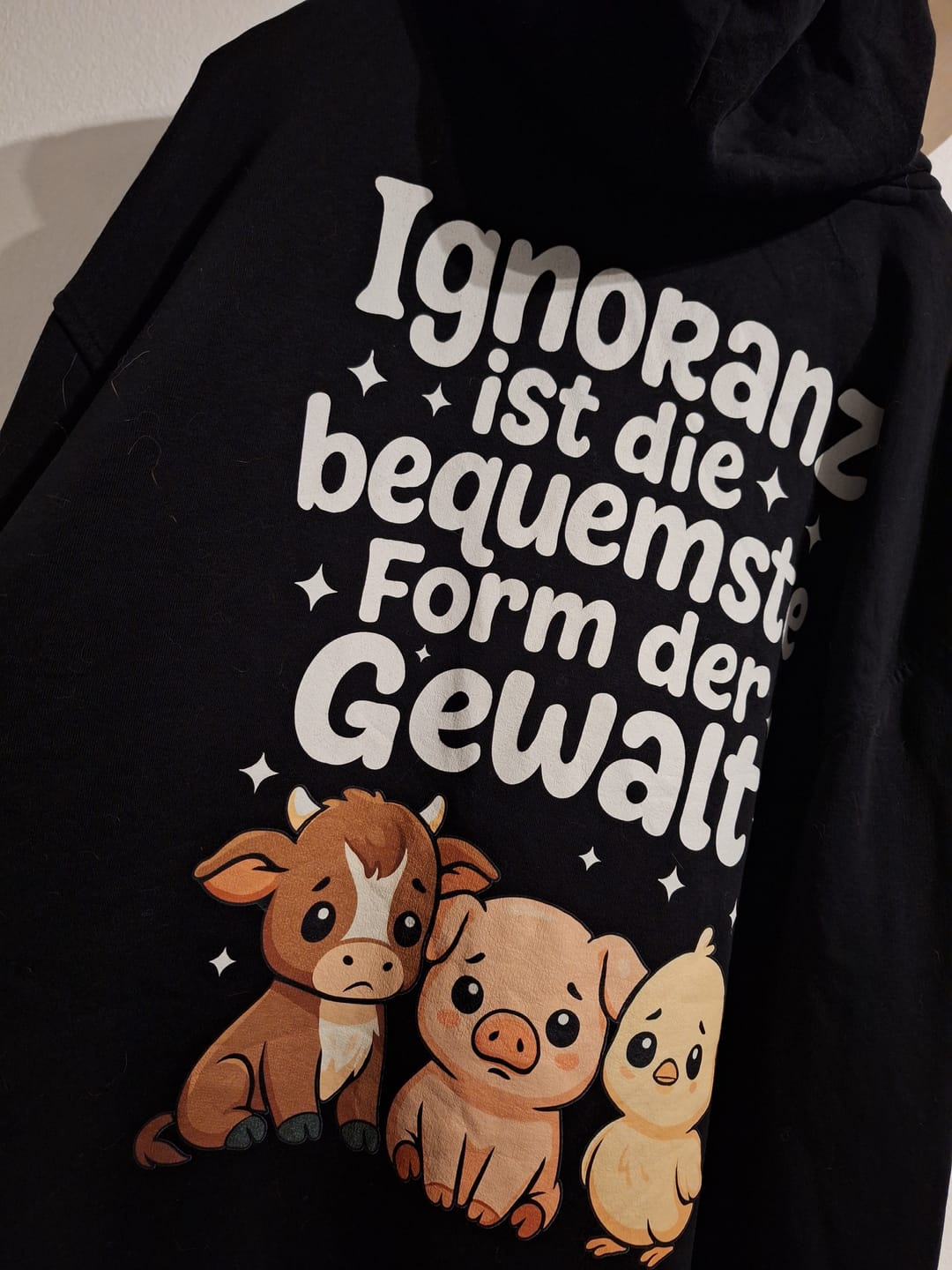 Customer photo review of Ignoranz ist die bequemste Form der Gewalt - Premium Hoodie