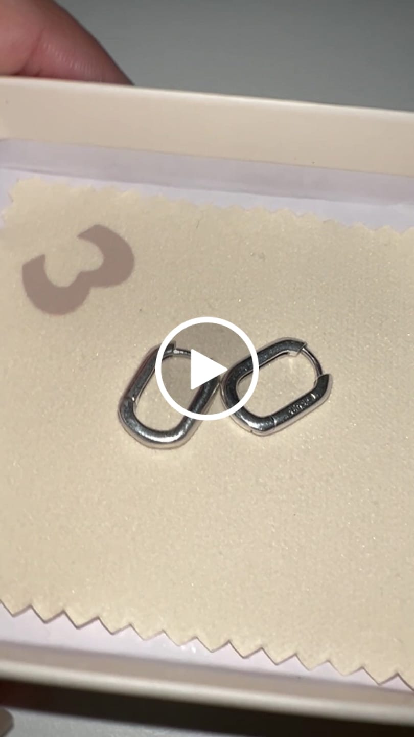 Customer video review of Pendiente Cuadrado