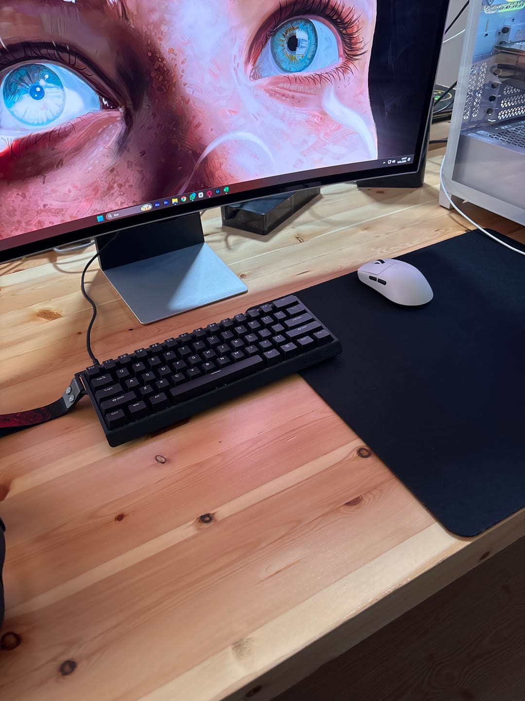 Customer photo review of Wraith Blade X Semi-Hard Mousepad