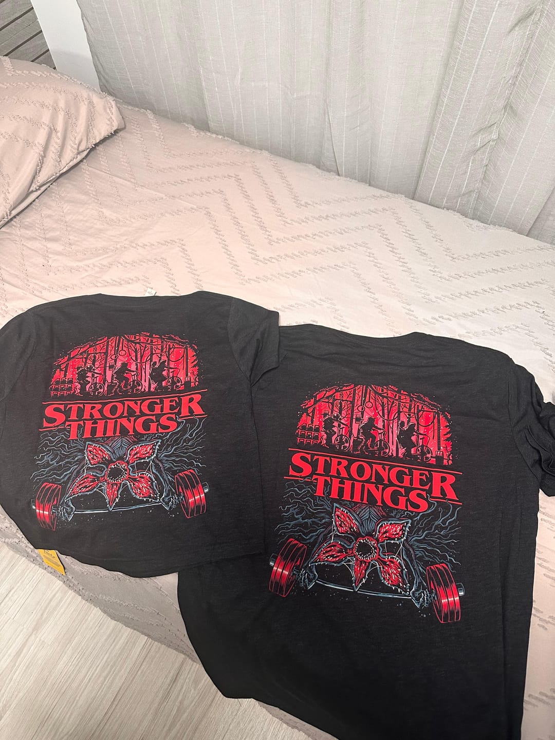 Customer photo review of STRONGER THINGS - MUJER