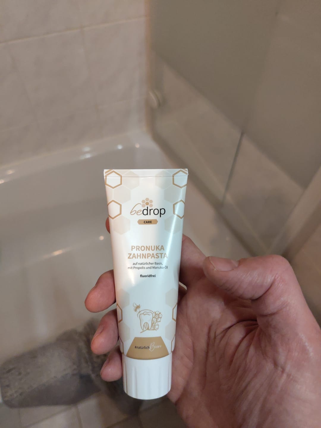 Customer photo review of Pronuka Zahnpasta mit Propolis und Manuka-Öl