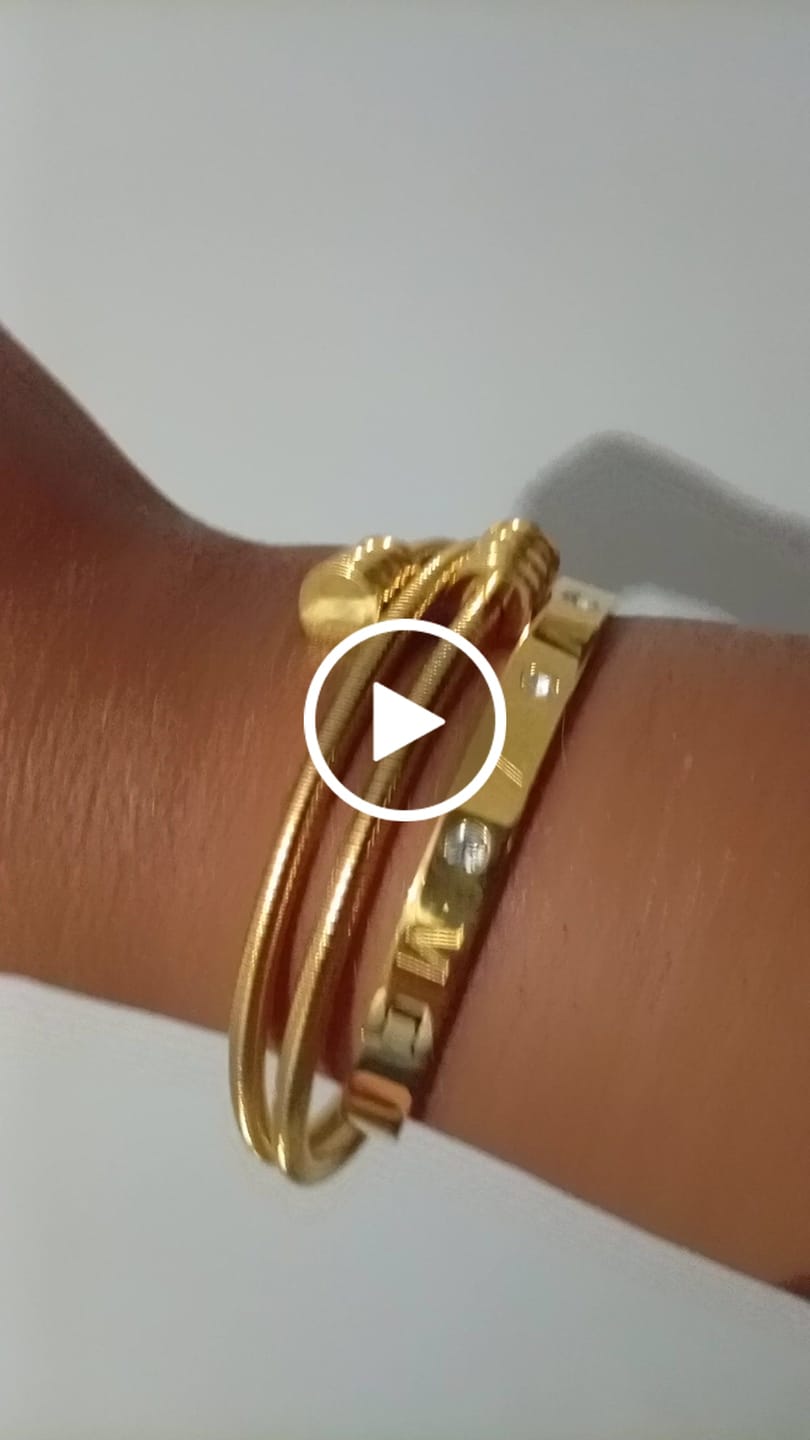 Customer video review of Bracelete Espiral Tríplice Banhada em Ouro 18K
