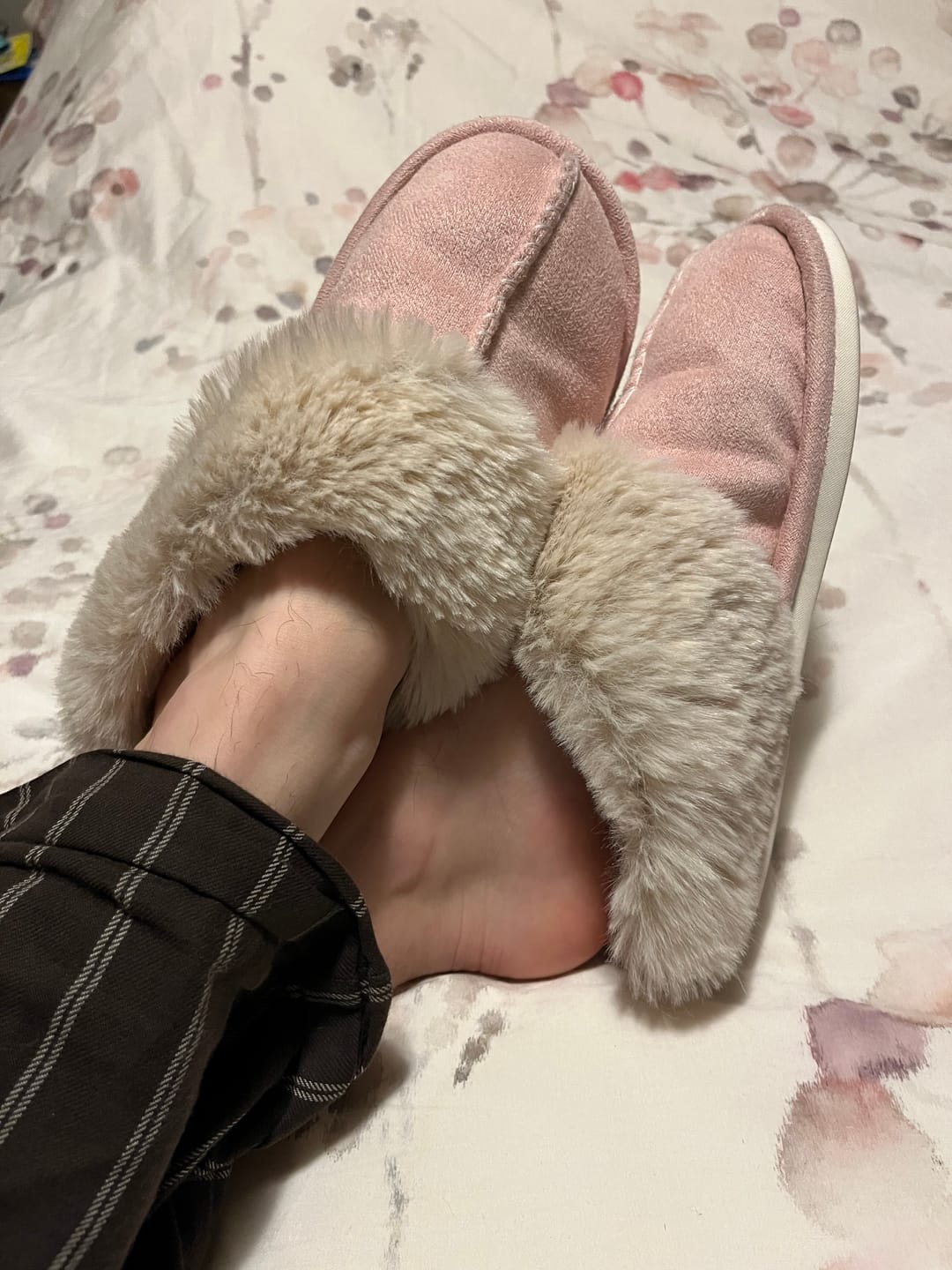 Customer photo review of Nordic Comfy Slippers