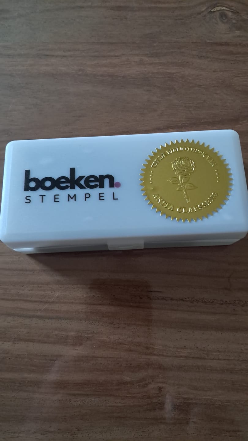 Customer photo review of BoekenStempel - Persoonlijke Boekstempel