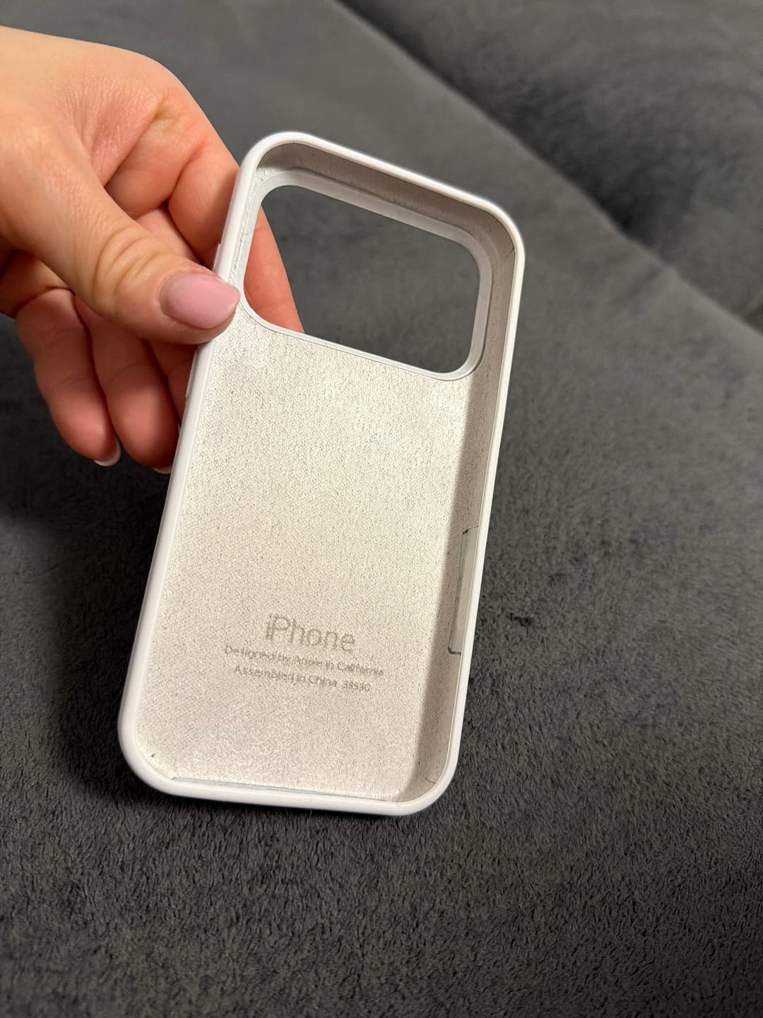 Customer photo review of Husa Silicon pentru iPhone 17 Pro, White