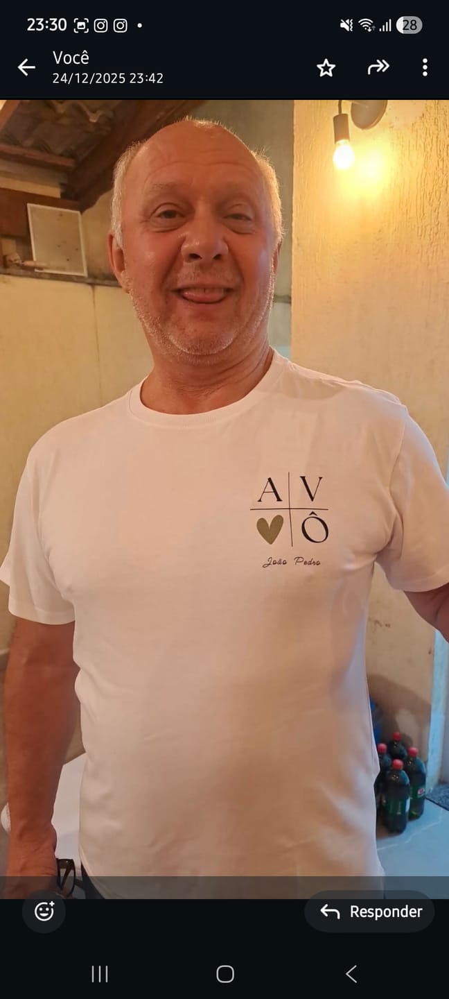 Customer photo review of Camiseta Personalizada AVÔ MINIMALISTA - Algodão 100%