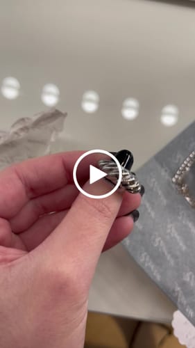 Customer video review of Anello "Nostalgia infantile"