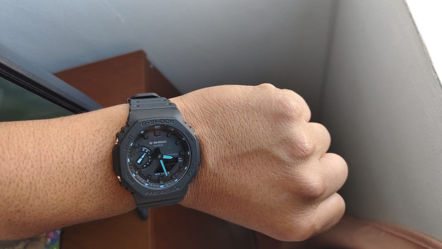 Customer photo review of Reloj Casio G-Shock Royal Oak "Casioak" GA-2100-1A2 NEON ACCENT Negro