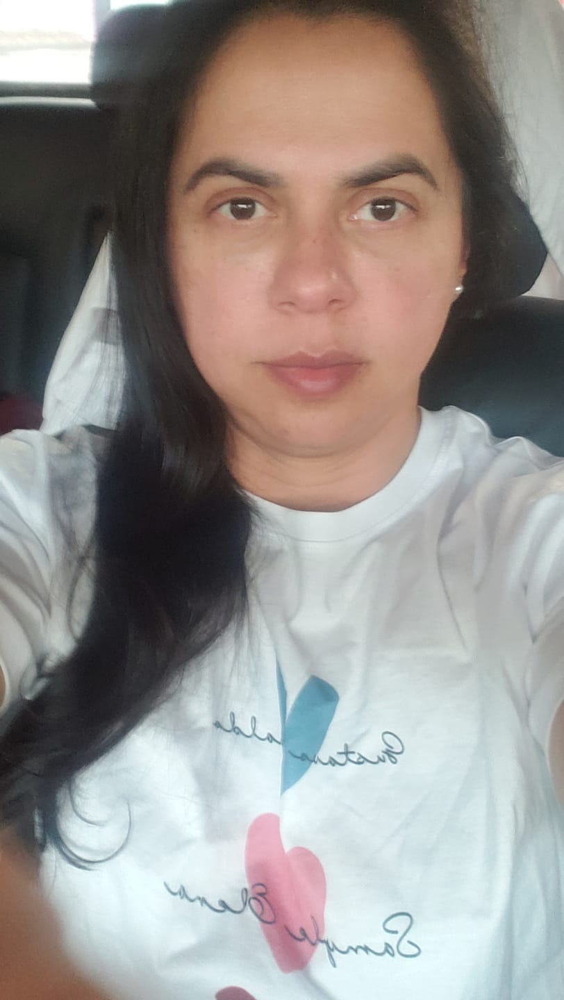 Customer photo review of Camiseta Personalizada - CORAÇÕES E NOMES (Até 5 nomes) - 100% Algodão