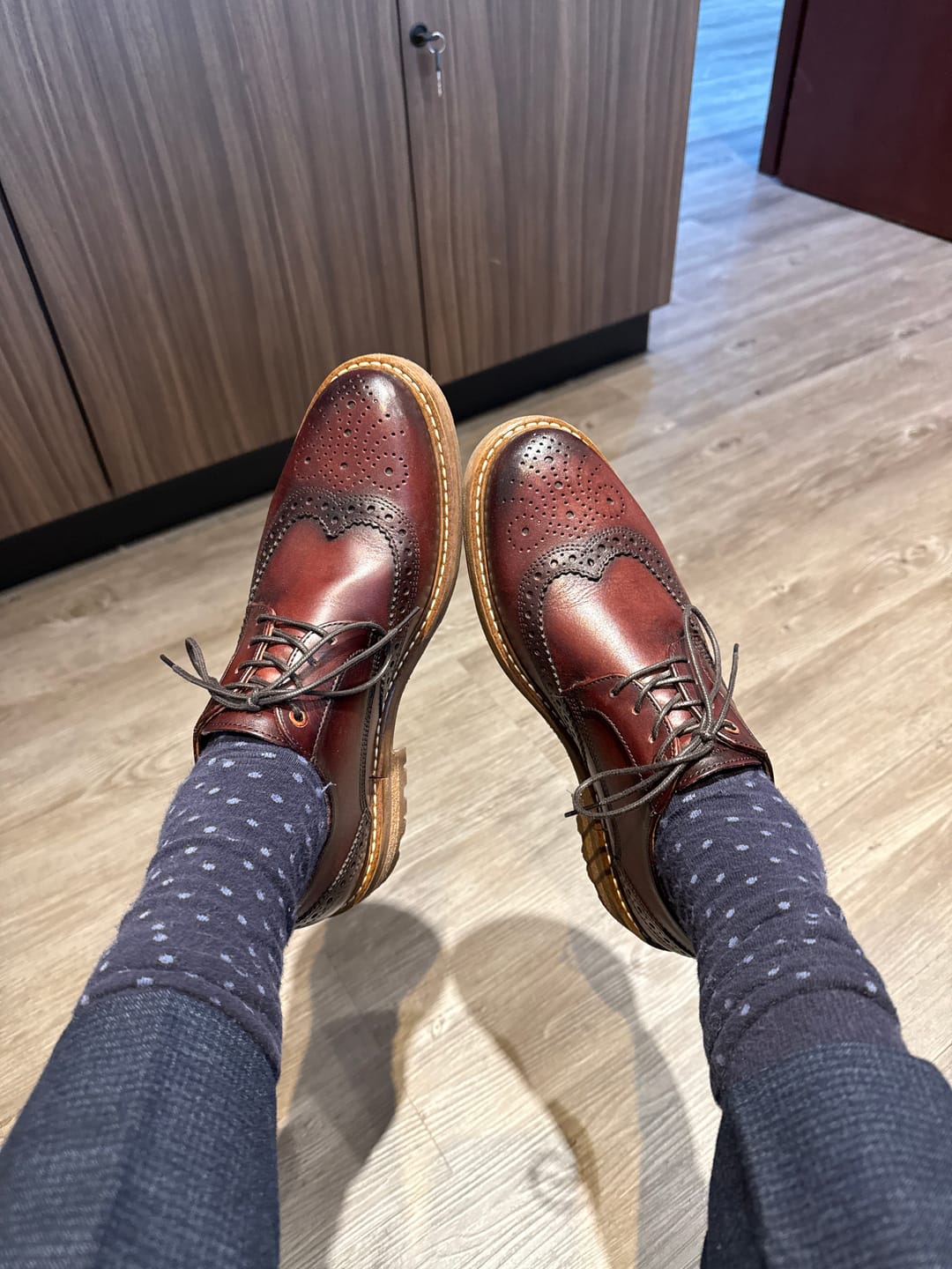 Customer photo review of DERBY CASUAL WINGTIP PIEL VINO