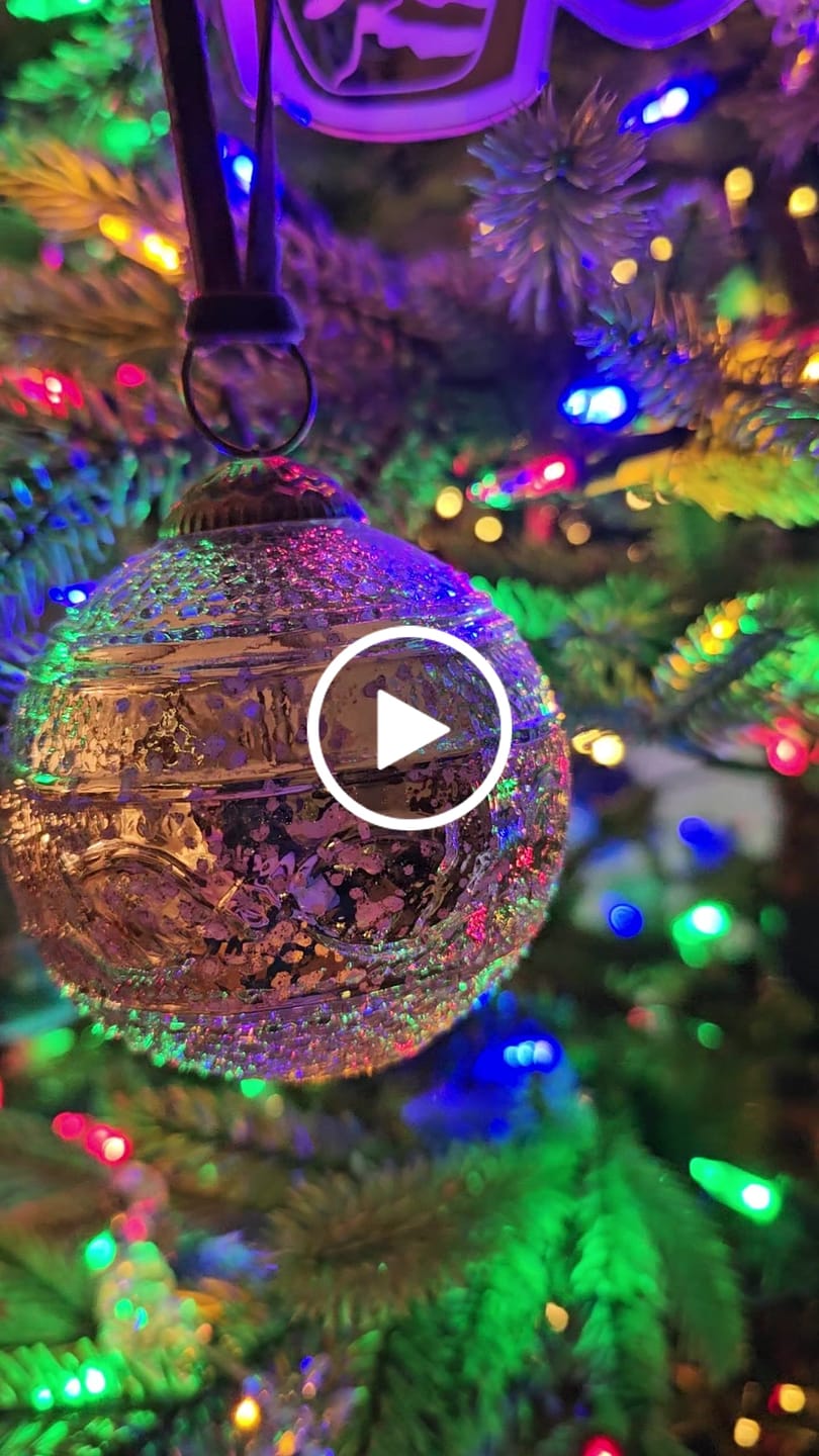 Customer video review of Set of 4 Silver Mercury Glass Ornaments (3.15 Inch Elegant Etched Ball) - Perfect for Christmas Tree, Hanging Holiday Decoration, Gifts & Home Decor