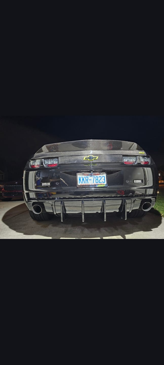 Customer photo review of 2010-2013 Chevy Camaro Evo Style Shark Fins Rear Diffuser Quad/Single Tips