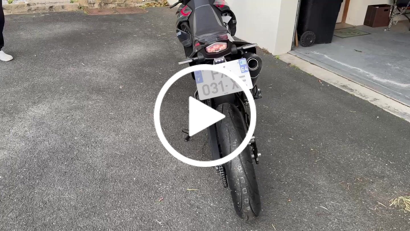 Customer video review of Epaisseur de vos stickers