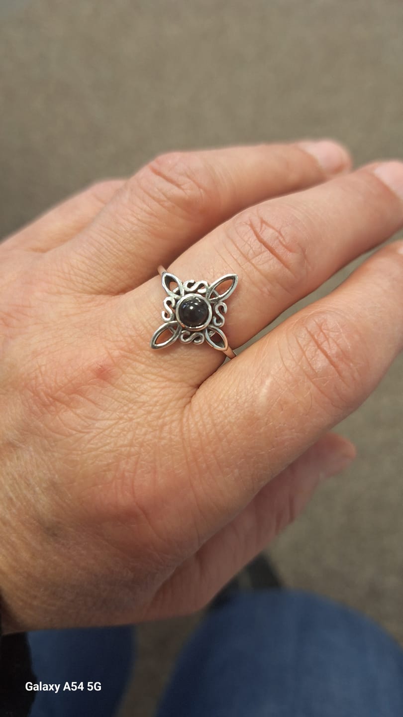 Customer photo review of Bague Ajustable "Énergie Mystique" - Noeud de Sorcière & Obsidienne