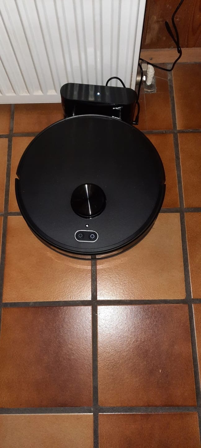 Customer photo review of Robot Vacuum V8 Pro – Fully Automatic Cleaning with Mopping Function, Intelligent Navigation & App Control