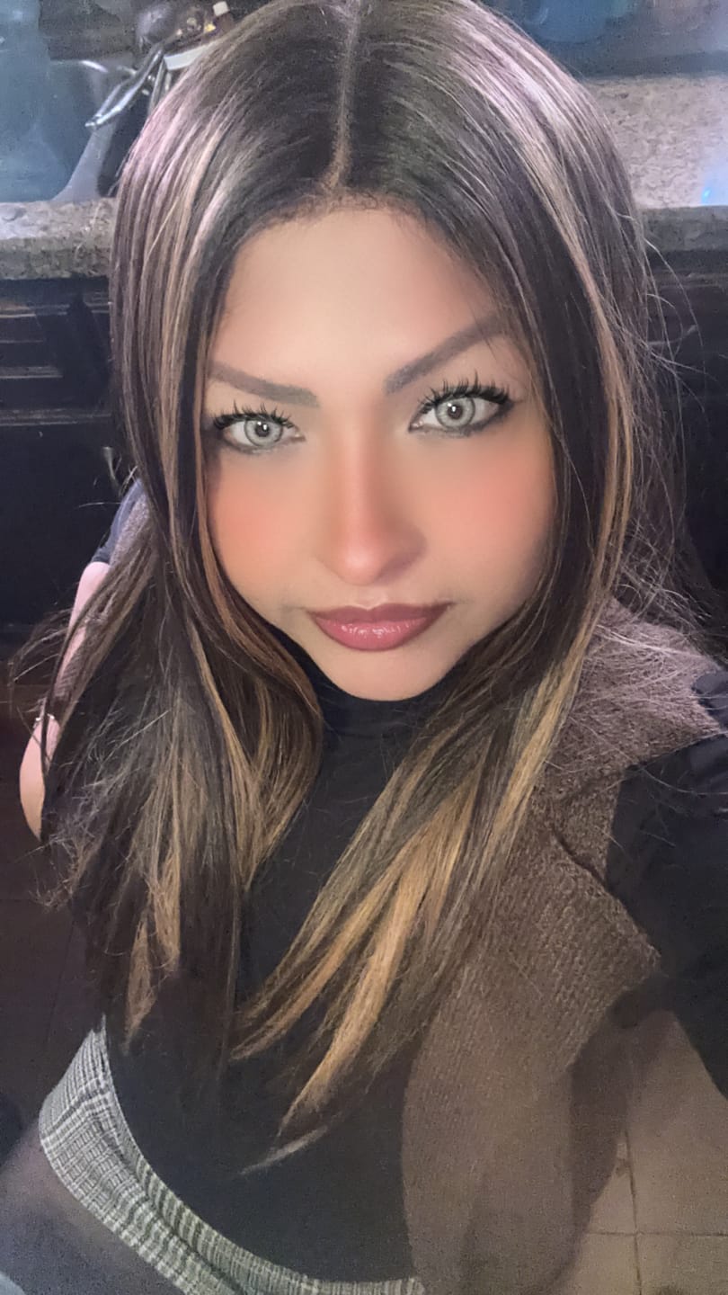 Customer photo review of Mayde Crystal Glueless 5" Deep Part HD Lace Front Wig - OPAL