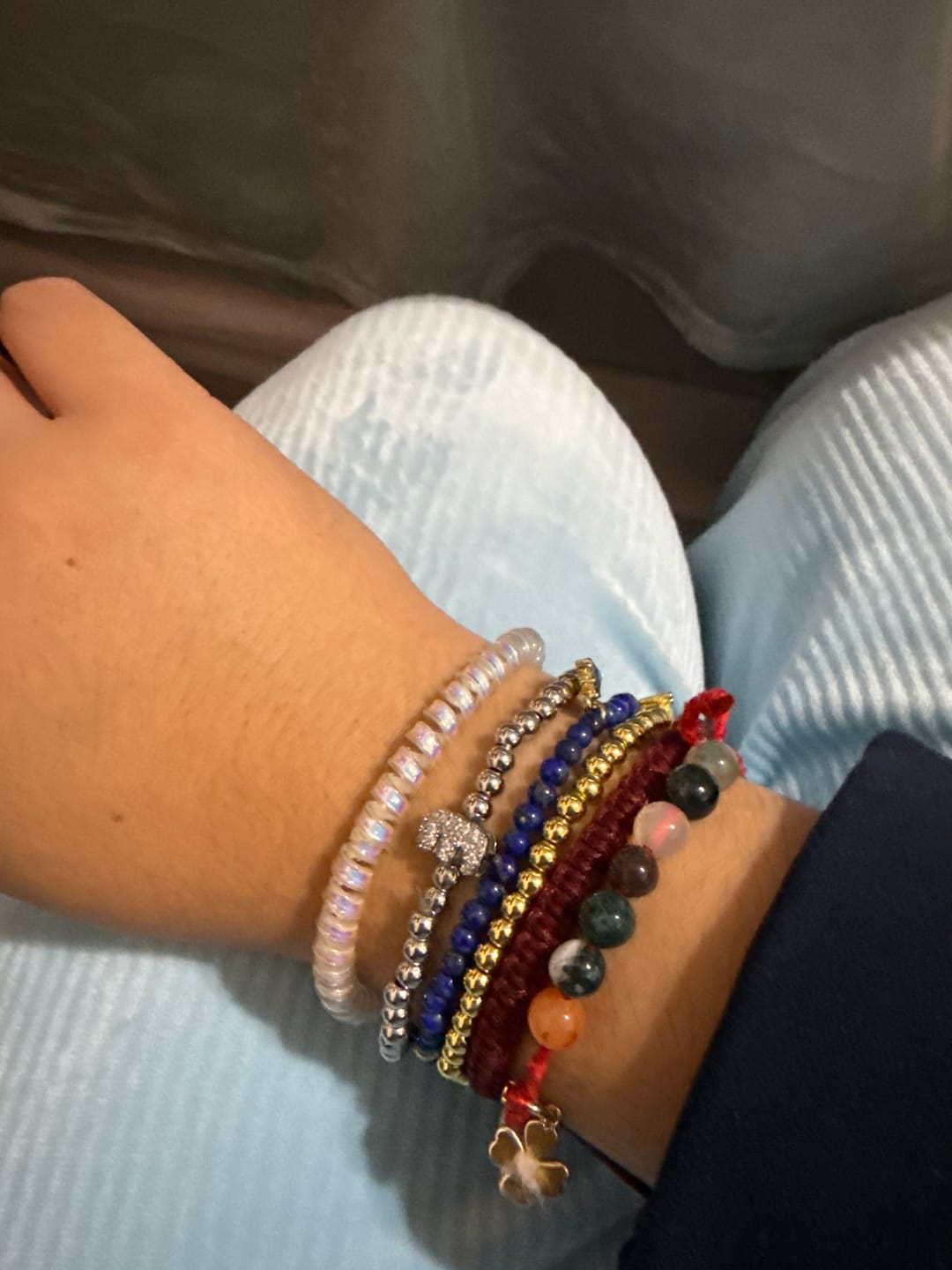 Customer photo review of Pulsera Plateada Con Inicial Mini Bubble Zirconia
