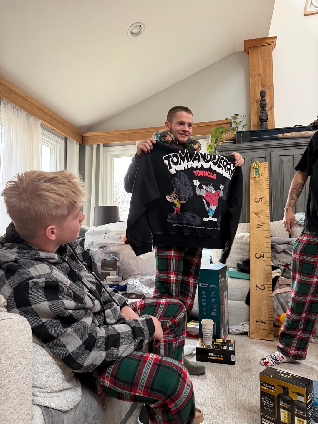 Customer photo review of 5047 - Tom & Jerry Pullover