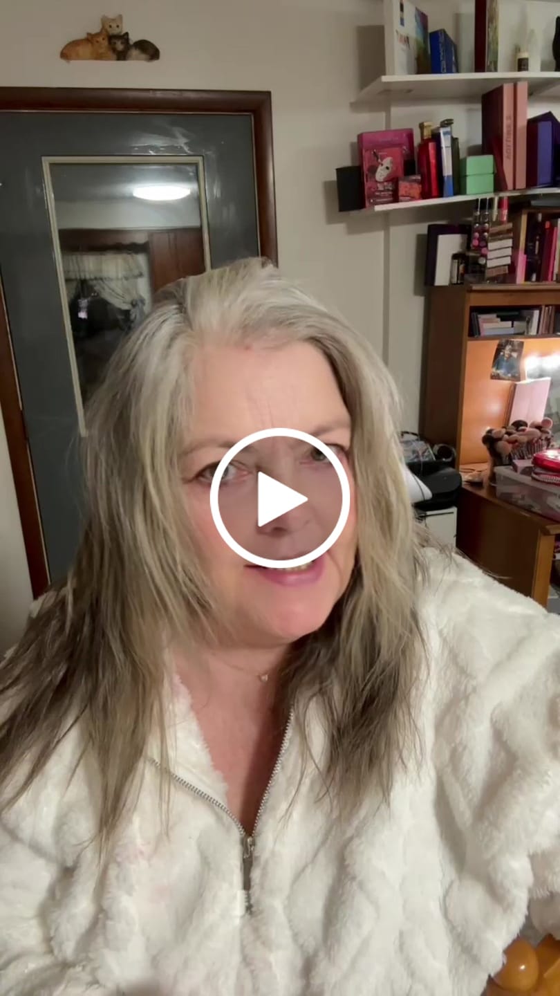 Customer video review of LED Light Therapy Face Mask –Classic Series